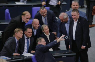 Insa: AfD und SPD legen zu - Mehrheit für Schwarz-Rot