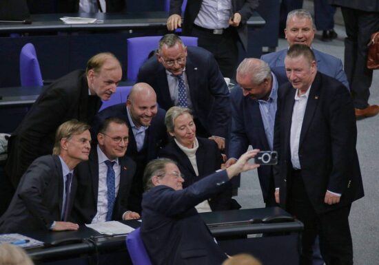 Insa: AfD und SPD legen zu - Mehrheit für Schwarz-Rot