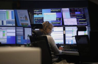 Dax am Mittag wieder auf Vortagsniveau - Infineon vorn