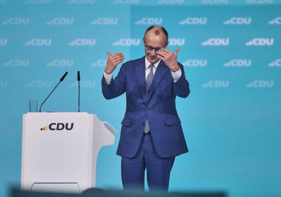 Merz hält Koalitionsgespräche mit SPD und Grünen weiter für möglich