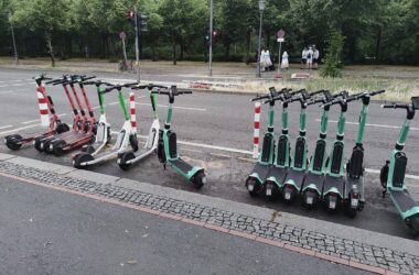 Erste Festnahme nach E-Scooter-Wurf auf Polizei in Silvesternacht