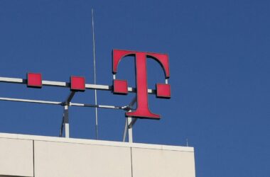 Regierung bei Verkauf von Telekom- und Post-Aktien zurückhaltend