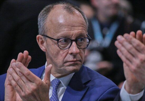 Merz erhält bei CSU-Parteitag Rückendeckung für Wahlkampfendspurt