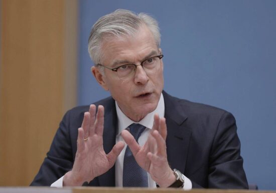 Wirtschaftsweiser für Integration von Soli in Einkommenssteuer
