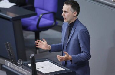 Grüne knüpfen Zustimmung bei Investitionspaket an Bedingungen