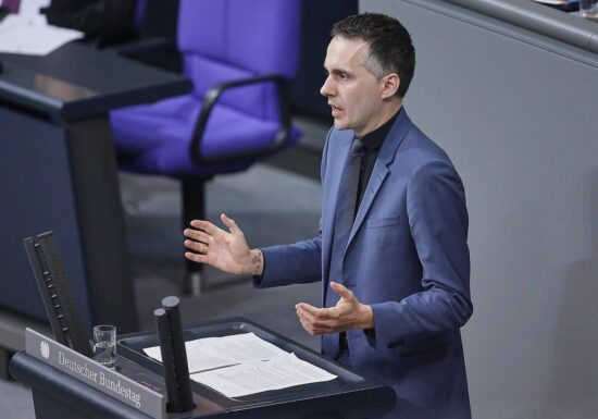 Grüne knüpfen Zustimmung bei Investitionspaket an Bedingungen