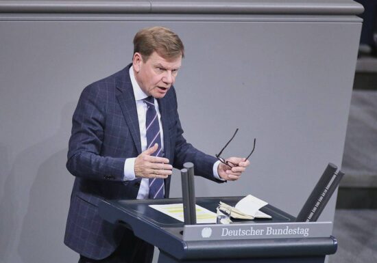Wadephul rät von kurzfristigen Debatten über US-Atomschirm ab