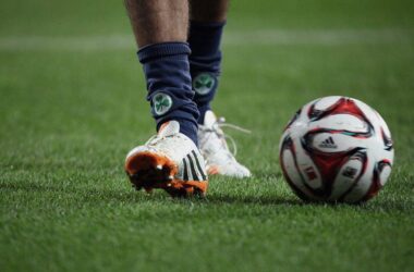 2. Bundesliga: Schalke erkämpft spätes Remis in Fürth