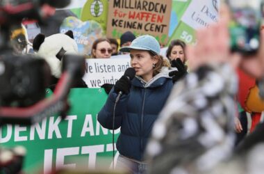 Neubauer kritisiert Merz beim Sondervermögen