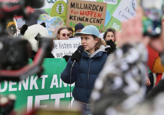 Neubauer kritisiert Merz beim Sondervermögen