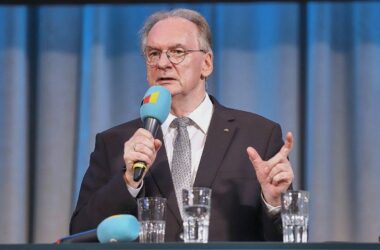 Haseloff drängt auf Einigung zu Milliarden-Schulden