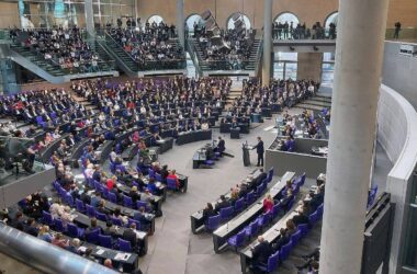 AfD und FDP scheitern mit Absetzungsanträgen im Bundestag