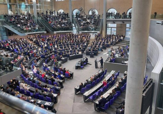 AfD und FDP scheitern mit Absetzungsanträgen im Bundestag