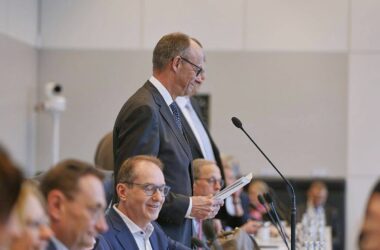 Unionsspitze schwört Abgeordnete auf Zustimmung für Finanzpaket ein