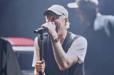 Karnevalslieder dominieren Single-Charts - Querbeat auf Platz 16