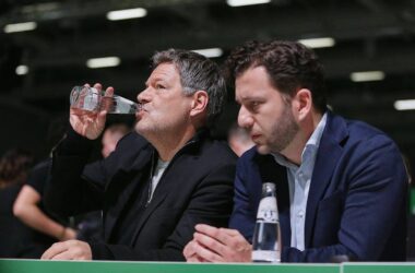 Banaszak zurückhaltend über Zukunft von Habecks Zehn-Punkte-Plan