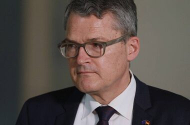 Kiesewetter rügt Rüstungs-Finanzierung über Schulden