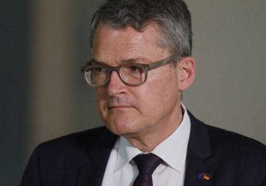 Kiesewetter rügt Rüstungs-Finanzierung über Schulden