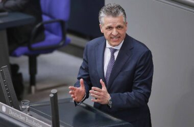 Hitzige Debatte im Bundestag über Sondersitzungen