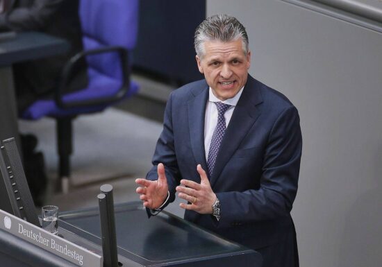 Hitzige Debatte im Bundestag über Sondersitzungen
