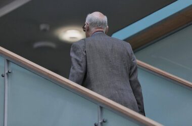 Lammert kritisiert schwarz-rote Verhandlungen