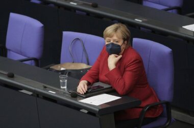 Merkel weist Vorwurf der Vertuschung in Coronakrise zurück