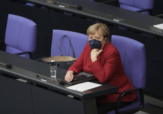 Merkel weist Vorwurf der Vertuschung in Coronakrise zurück
