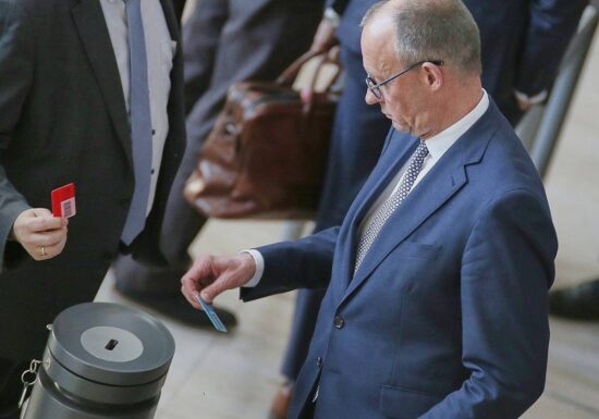 Bundestag beschließt Verfassungsänderung für Schuldenpaket