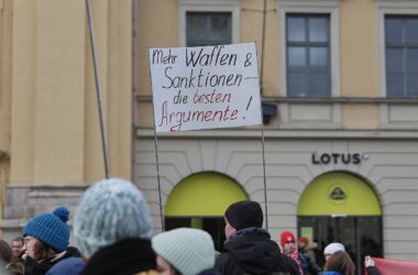 Grünen-Chef sagt Ukraine Unterstützung zu