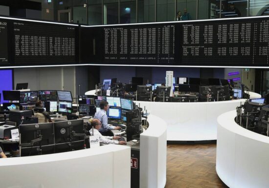 Dax am Mittag deutlich im Plus - Rüstungs-Rausch nach Trump-Eklat