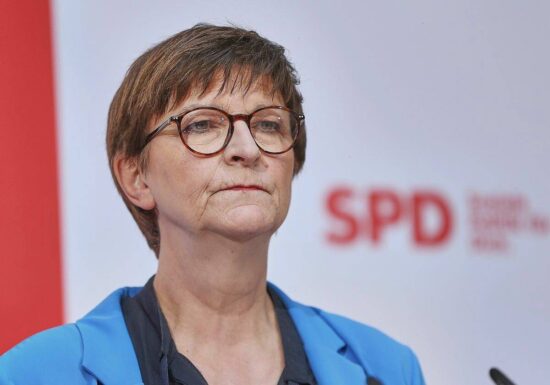 Esken erklärt distanzierten Sitzplatz bei Verhandlungen