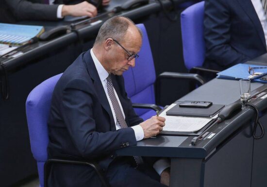 Merz will Debatte über französischen Atomschirm ohne Tabus führen