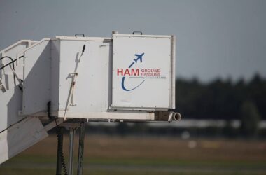 Warnstreik legt Hamburger Flughafen lahm