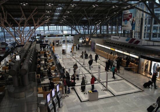 Verdi ruft am Montag zu ganztägigen Flughafen-Warnstreiks auf