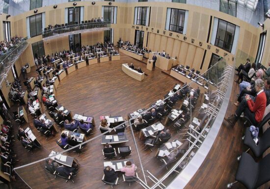 Bayaz sieht Zustimmung zu Schuldenpaket im Bundesrat skeptisch