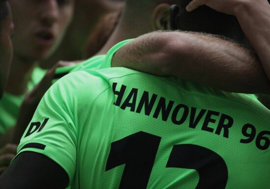 2. Bundesliga: HSV überzeugt in Magdeburg - Hannover siegreich