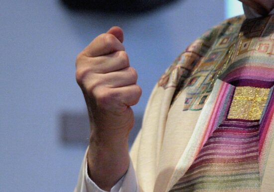 Theologe für "konstruktiven Schulterschluss" von Politik und Kirche