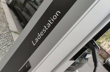 Autoexperte: Bis 2030 Laden so schnell wie Tanken