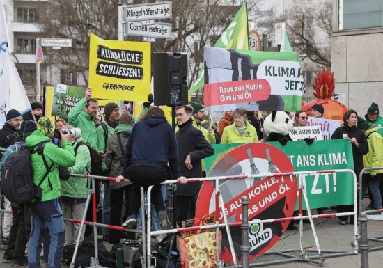 Bericht: Schwarz-Rot einigt sich mit Grünen auf Schuldenpaket