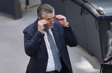 Frei nennt Gewaltanstieg "blauen Brief an die Politik"