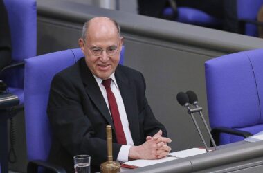 Laschet verteidigt Alterspräsident Gysi
