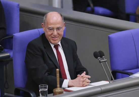 Laschet verteidigt Alterspräsident Gysi