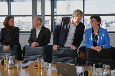 SPD zieht Neuwahl der Parteispitze auf Juni vor