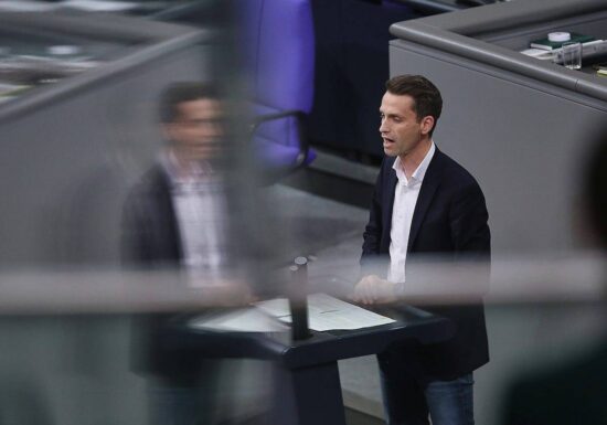 Finanzpaket: Grüne warnen CDU vor Kürzungen von Sozialleistungen