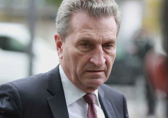 Ex-EU-Kommissar Oettinger drängt auf Digitalsteuer