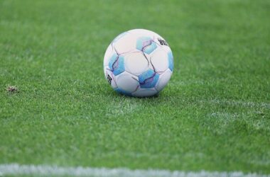 2. Bundesliga: Spätes Remis in Paderborn - Jahn vertagt Abstieg