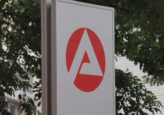 Arbeitslosenzahlen steigen im Vorjahresvergleich