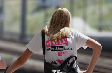 Balearen-Präsidentin sieht Touristen nicht als Belästigung