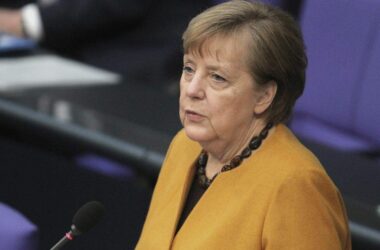 Merkel kommt zur Kanzlerwahl am 6. Mai in den Bundestag