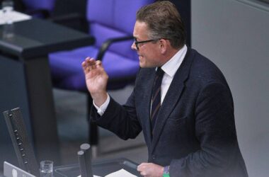 Von Notz wirft Klöckner Einschüchterung von Kirchen vor